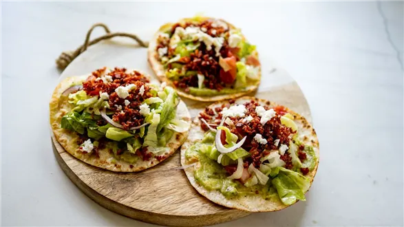 Śniadaniowa tostada z chorizo